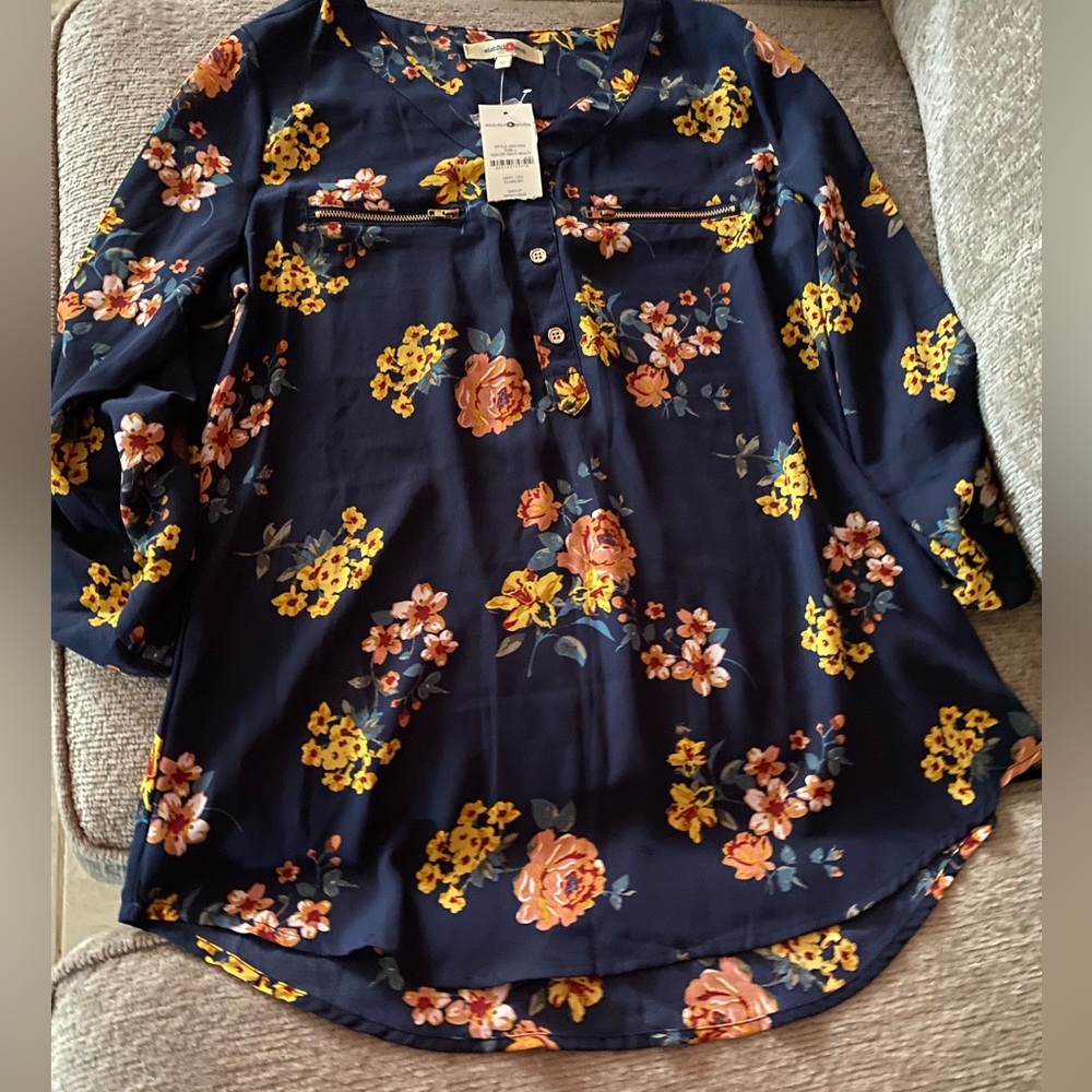 Very pretty blouse sz large